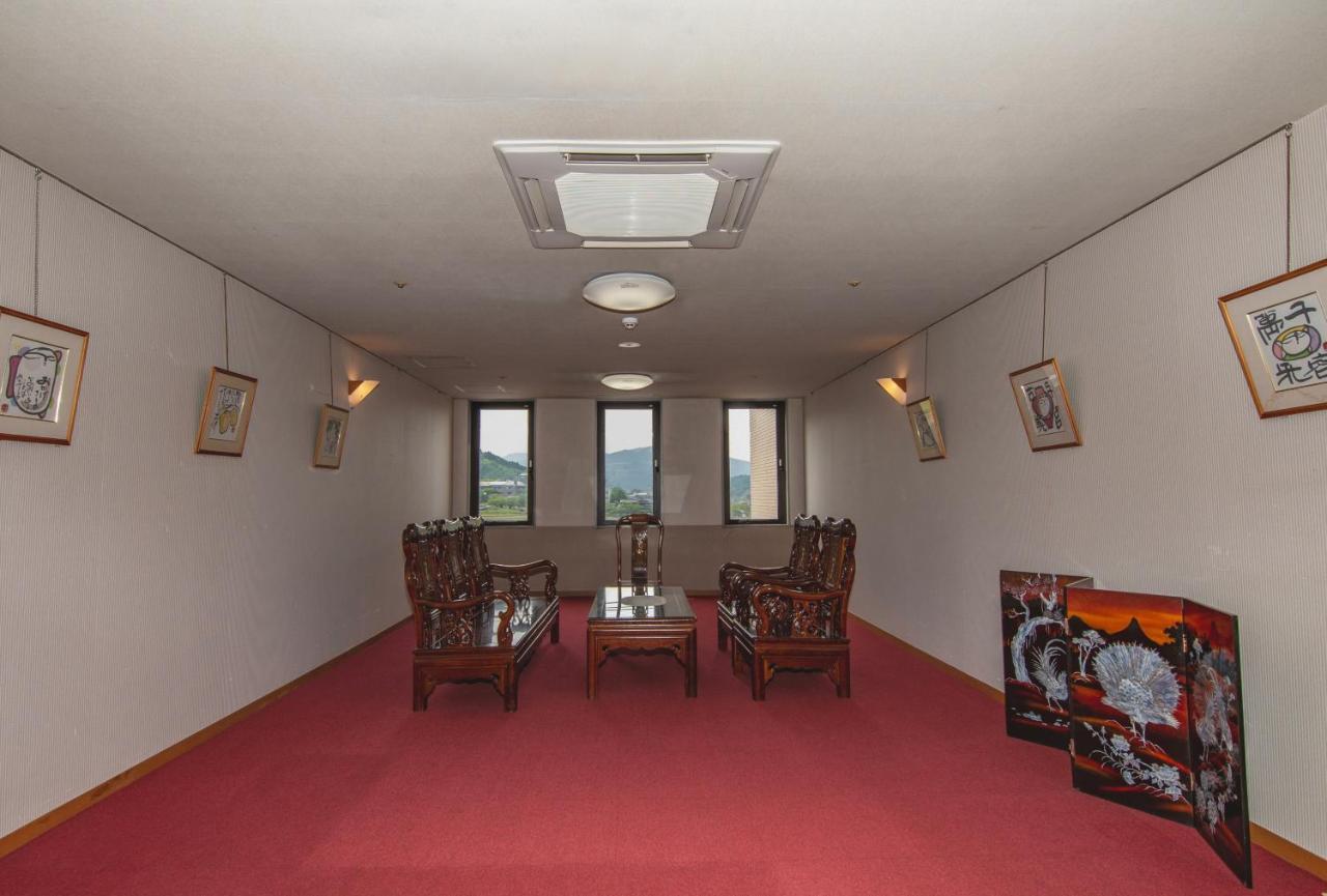 Yufuin Hotel Shuhokan Екстер'єр фото