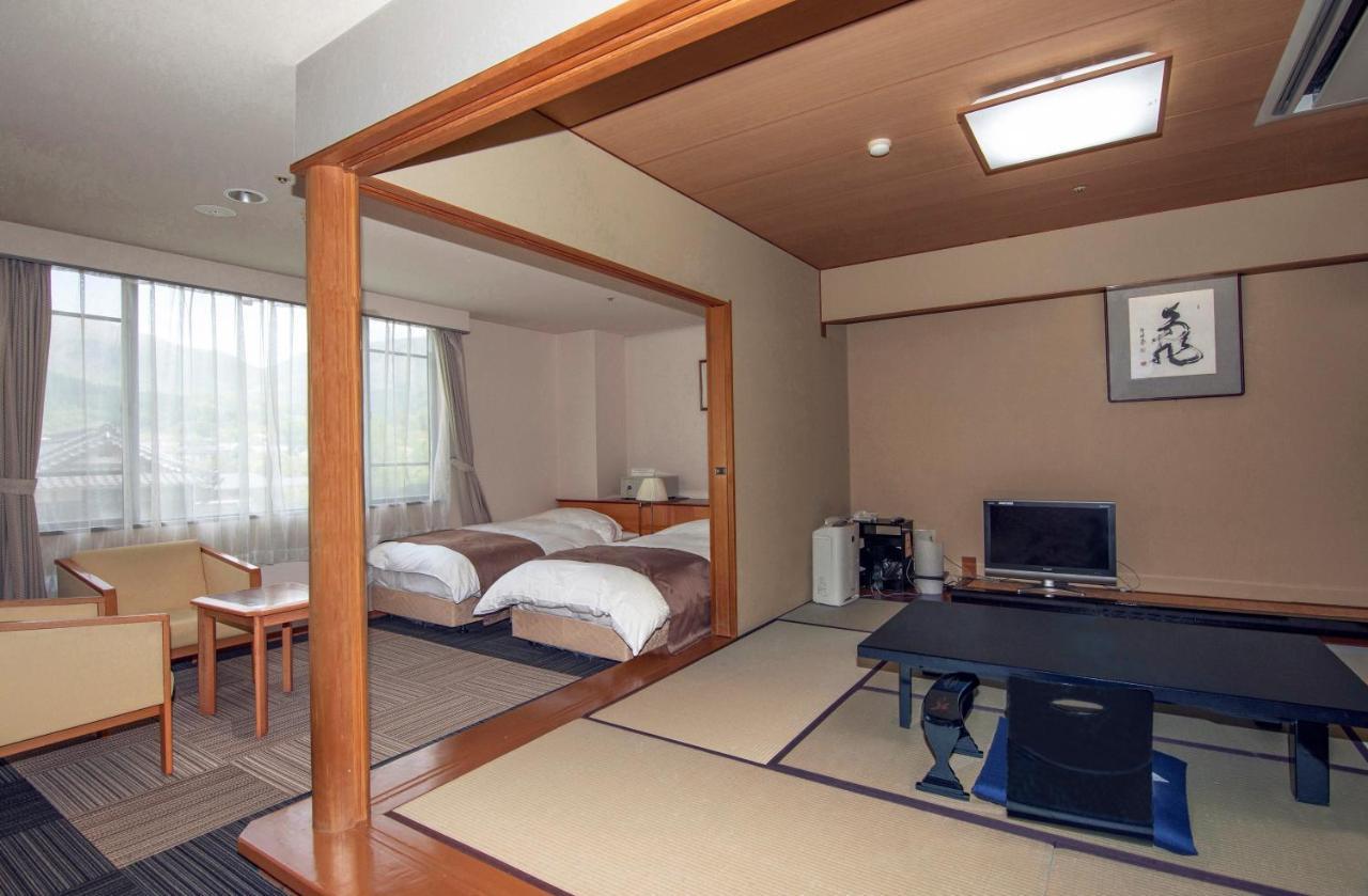 Yufuin Hotel Shuhokan Екстер'єр фото